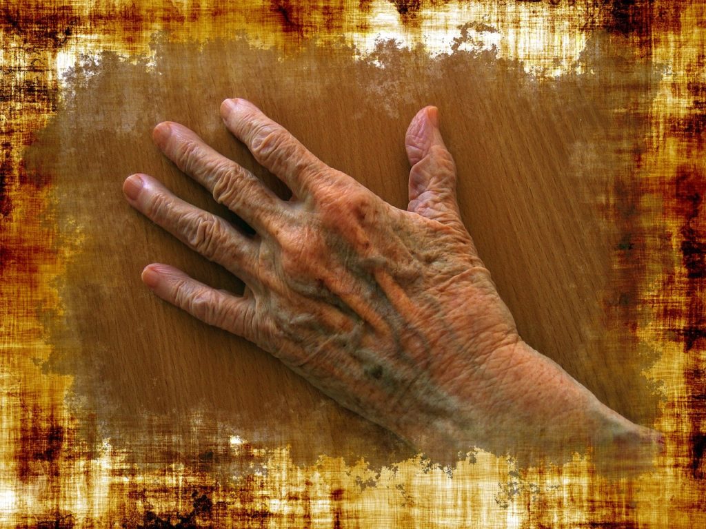 vanhan ihmisen käsi